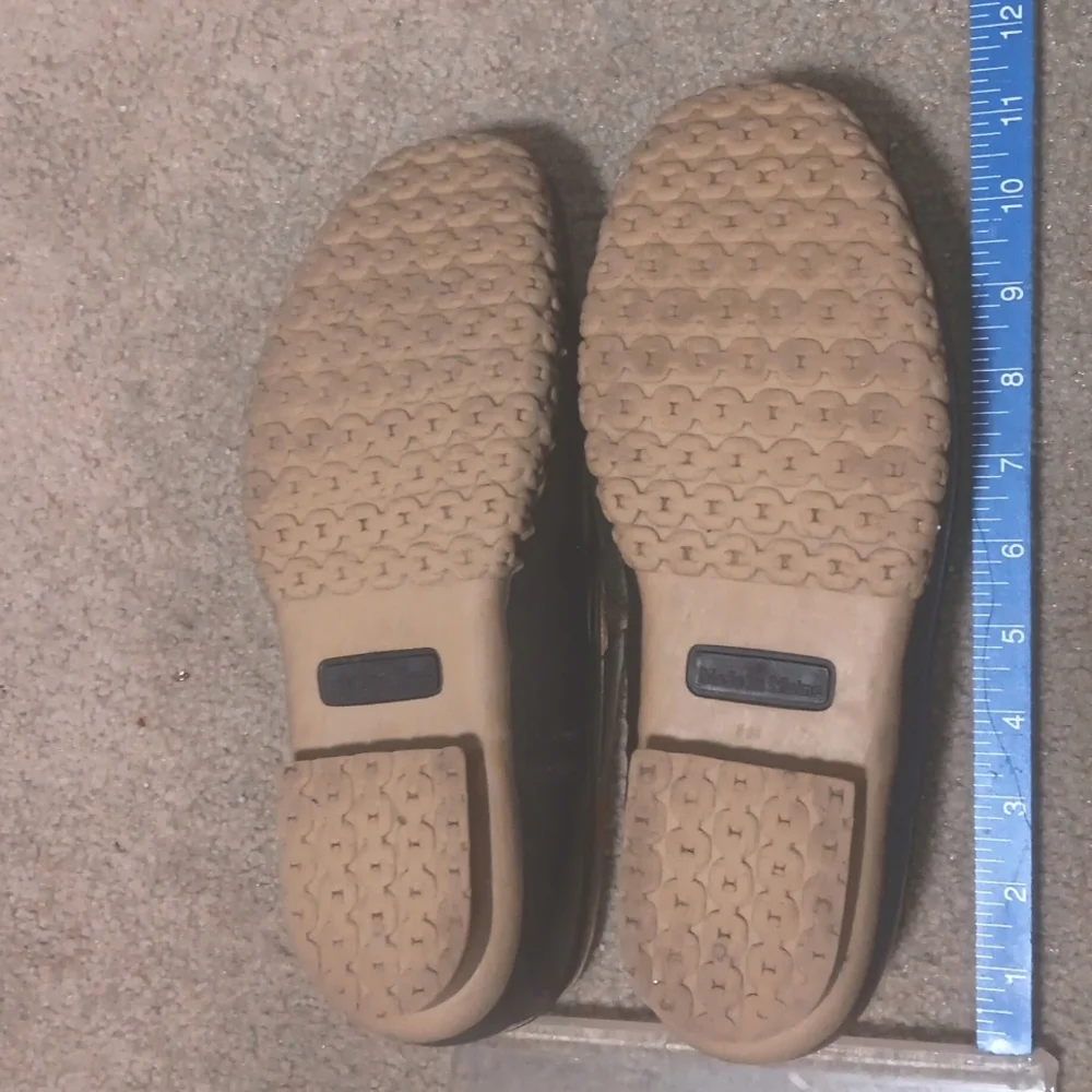 L.L. Bean Black and Tan Rain & Snow Boots - Picture 8 of 11
